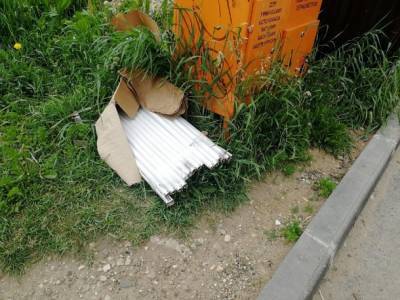 Сыктывкарка обнаружила опасные отходы рядом с жилым домом