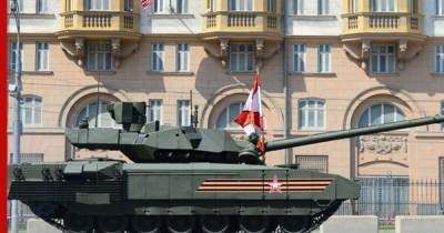 Перед посольством США в Москве прошла колонна Т-90