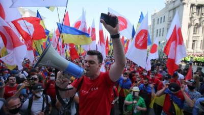 Уличная демократия по-украински: что стоит за всплеском массовых акций