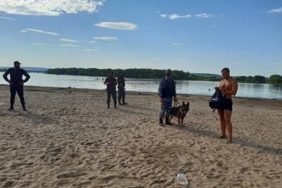 Под Саратовом силовики с собаками разогнали отдыхающих с городского пляжа