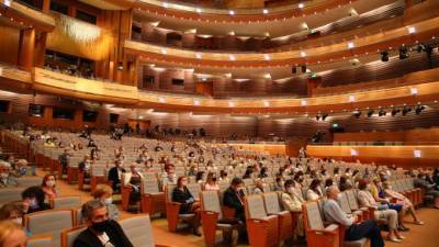 Концерт в Мариинском театре начался с минуты молчания в память о врачах