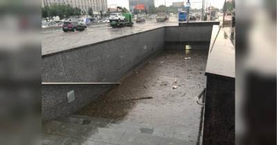 Сильнейший ливень затопил Москву: впечатляющие фото и видео