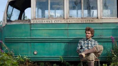 Власти Аляски убрали от туристов автобус из фильма «В диких условиях»