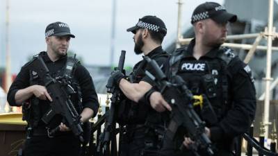 Три человека погибли при нападении неизвестного с ножом в парке в Великобритании