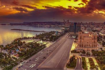 Азербайджан продлил карантин до 1 августа