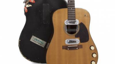 Гитара Курта Кобейна продана на аукционе за рекордную сумму
