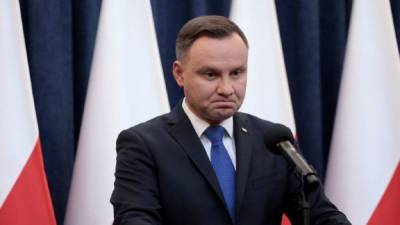 Перед выборами президента Польши Дуду обвинили в "подкупе" избирателей пожарными машинами