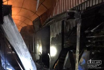 На криворожском рынке сгорели более 20 павильонов