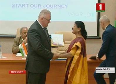 Министр образования и посол Индии в Беларуси провели встречу с индийской молодежью