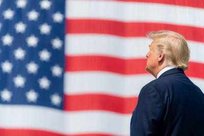 Трамп призвал наказывать за поджог американского флага годом тюрьмы