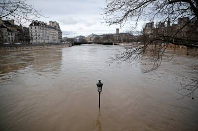 Может затопить населенные пункты: в Украине прогнозируют повышение уровня воды в реках до 2 метров