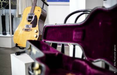 Гитара Курта Кобейна продана на аукционе за рекордные $6 млн