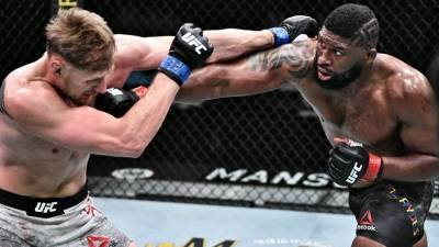 Разница в мощи: Волков проиграл Блейдсу на турнире UFC в Лас-Вегасе