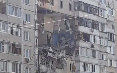 В жилом доме Киева взрыв повредил несколько этажей