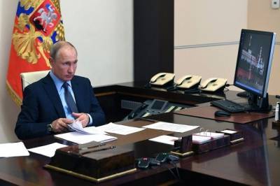 Путин наградил медиков за вклад в борьбу с коронавирусом