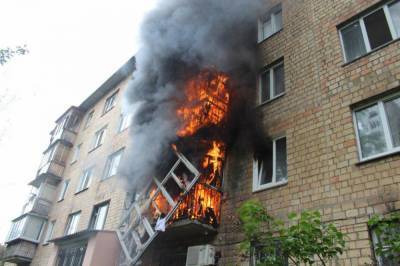 В Кривом Роге спасатели во время тушения пожара нашли на балконе мертвого подростка