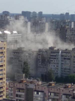 В Киеве в жилом доме произошел взрыв газа, повреждено несколько этажей (фото, видео)