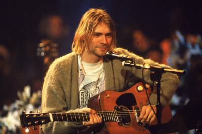 Гитару солиста группы Nirvana продали за $6 миллионов