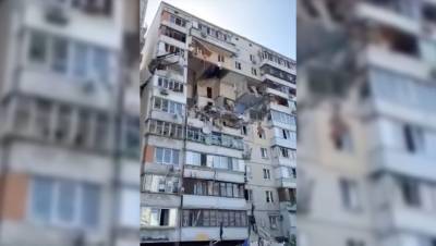 Три человека находятся под завалами дома в Киеве после взрыва