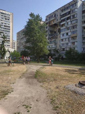В Киеве прогремел мощный взрыв в многоэтажке: фото и видео с места ЧП