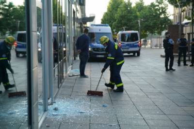 В Штутгарте более 10 полицейских пострадали от погромщиков