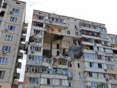 Спасатели ищут еще троих человек на месте взрыва в киевской многоэтажке