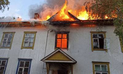 Появились фото с места пожара в Карелии, на котором сгорел двухэтажный дом
