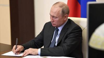 Путин подписал указ о награждении медработников орденами Пирогова и медалями Луки Крымского