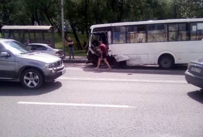 На юго-западе Петербурга произошло смертельное ДТП с маршруткой