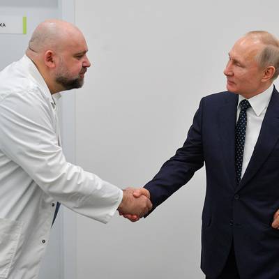 Путин присвоил главврачу больницы в Коммунарке звание Героя труда