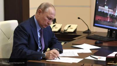 Путин заявил, что часто работает допоздна и остается ночевать в Кремле