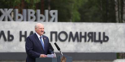 Лукашенко пообещал не позволить "снова надеть на белорусов лапти"