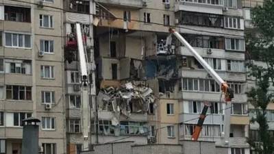 В Киеве не могут назвать точное количество человек под завалами взорвавшегося дома