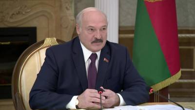 Лукашенко напомнил белорусам о плетке и лаптях