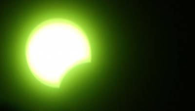 Появились фото редкого кольцеобразного солнечного затмения