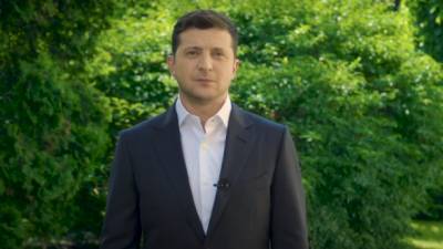 Зеленский пообещал медикам повышение зарплаты на 25-70%