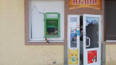 На Харьковщине взорвали банкомат, но деньги на месте