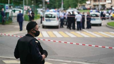Устроивший стрельбу по полицейским в Москве скончался
