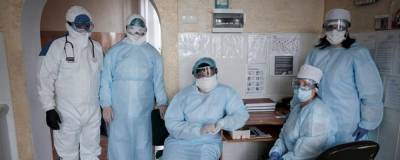 В Черновцах возле ресторанов вывесили фото из инфекционных больниц