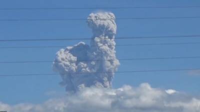 В Индонезии проснулся опасный вулкан — видео