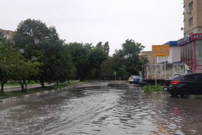 Улицы Саратова и Энгельса затопило после ливня
