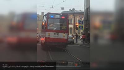 КамАЗ оборвал трамвайные провода в Москве