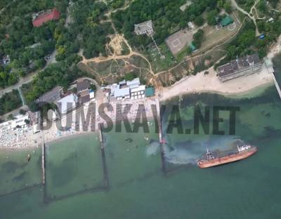 У побережья Одессы затонул танкер: в море зафиксированы следы вытекшего топлива, купаться отдыхающим запретили