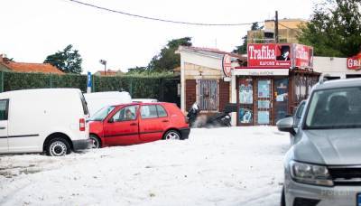 На курорте в Хорватии среди лета выпал снег: фото