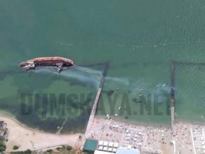 У побережья Одессы затонул танкер: в море зафиксированы следы вытекшего топлива, купаться отдыхающим запретили