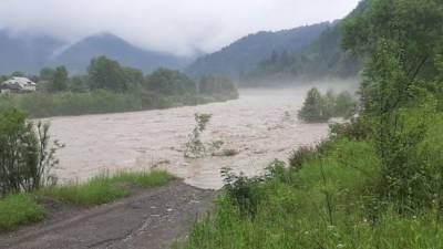 Риск подтоплений на Буковине: людей просят не скапливаться на мостах, под угрозой ряд сел
