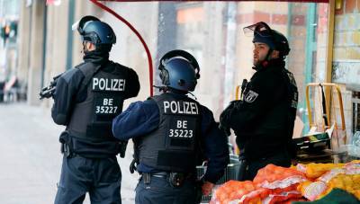 Погромы в центре Штутгарта: полиции пришлось задействовать вертолет