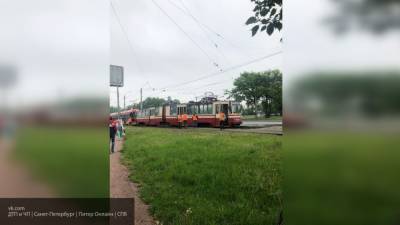 КамАЗ остановил трамваи на юге Москвы, оборвав провода