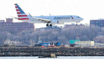 Пассажиры судятся с American Airlines из-за расизма