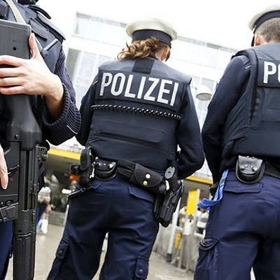 19 полицейских пострадали в ходе беспорядков в центре Штутгарта в Германии